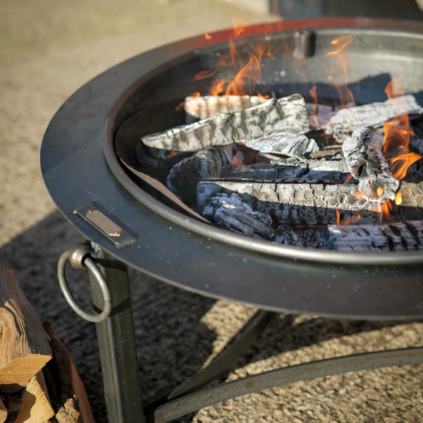 Saturn Fire Pit - Lifestyle lit close up - Firepits UK - WEB - Lo Res